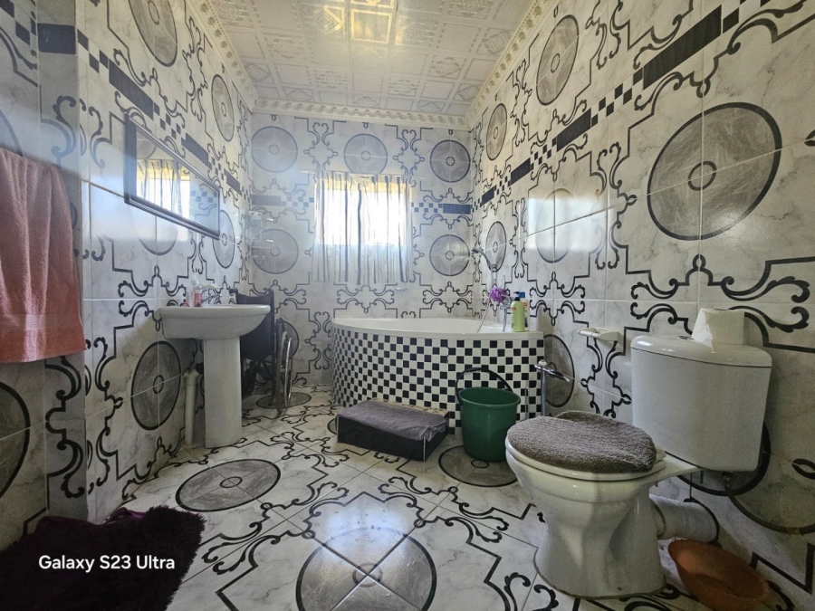 7 Bedroom Property for Sale in Lennoxton KwaZulu-Natal