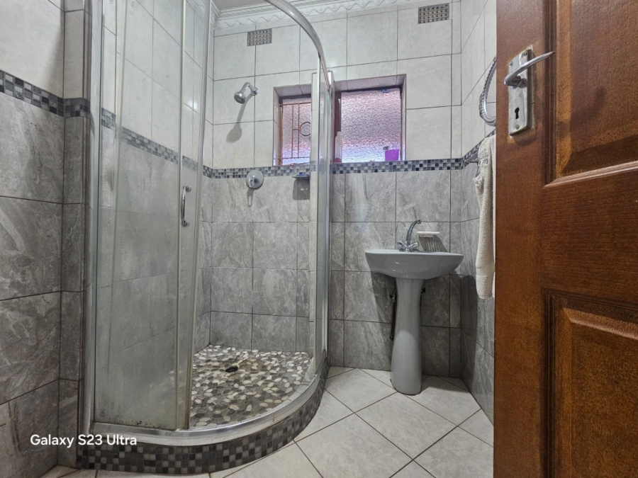 7 Bedroom Property for Sale in Lennoxton KwaZulu-Natal