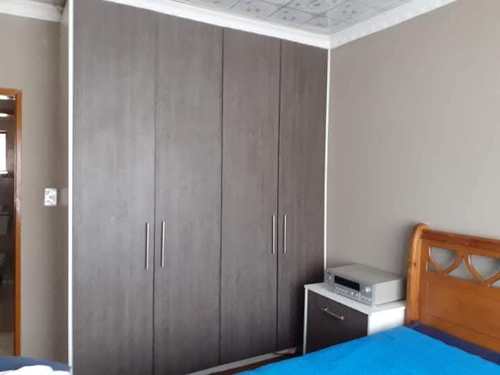 7 Bedroom Property for Sale in Lennoxton KwaZulu-Natal