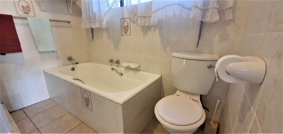 4 Bedroom Property for Sale in Umtentweni KwaZulu-Natal