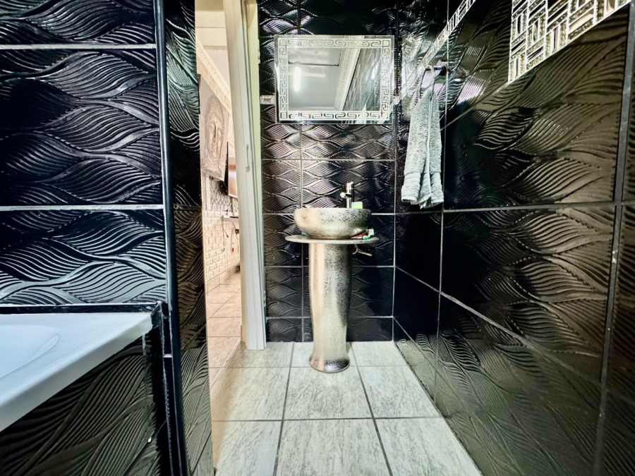 3 Bedroom Property for Sale in Newcastle KwaZulu-Natal
