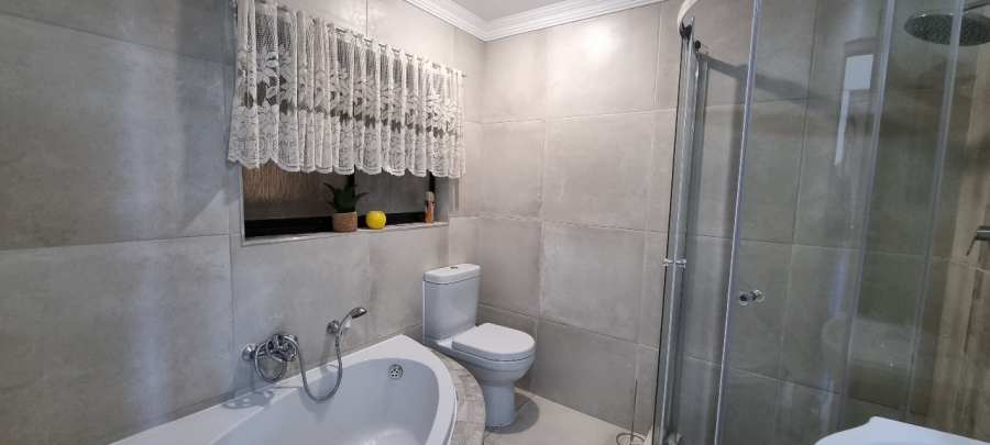 3 Bedroom Property for Sale in Uvongo Beach KwaZulu-Natal