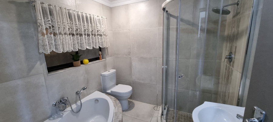 3 Bedroom Property for Sale in Uvongo Beach KwaZulu-Natal