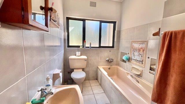 3 Bedroom Property for Sale in Uvongo KwaZulu-Natal