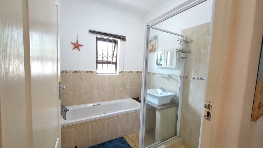 4 Bedroom Property for Sale in Leisure Bay KwaZulu-Natal