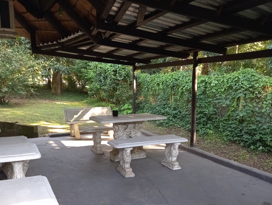 2 Bedroom Property for Sale in Umtentweni KwaZulu-Natal