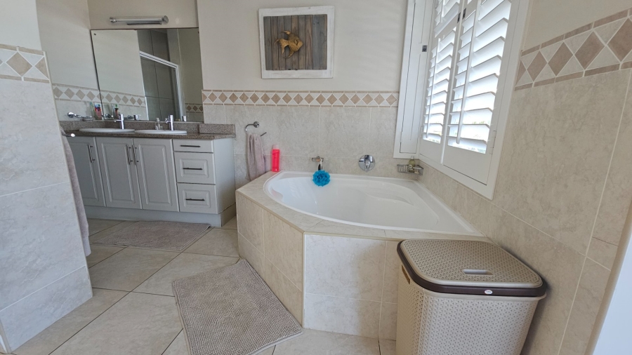 4 Bedroom Property for Sale in Sheffield Beach KwaZulu-Natal