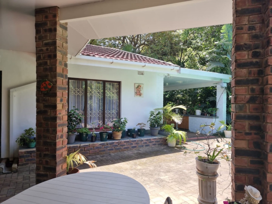 5 Bedroom Property for Sale in Umtentweni KwaZulu-Natal