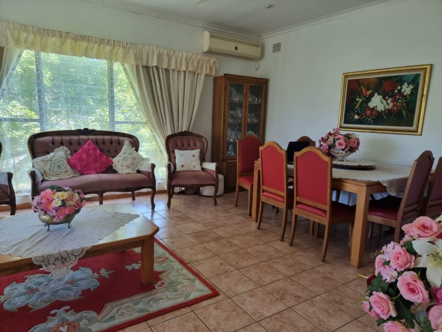 5 Bedroom Property for Sale in Umtentweni KwaZulu-Natal