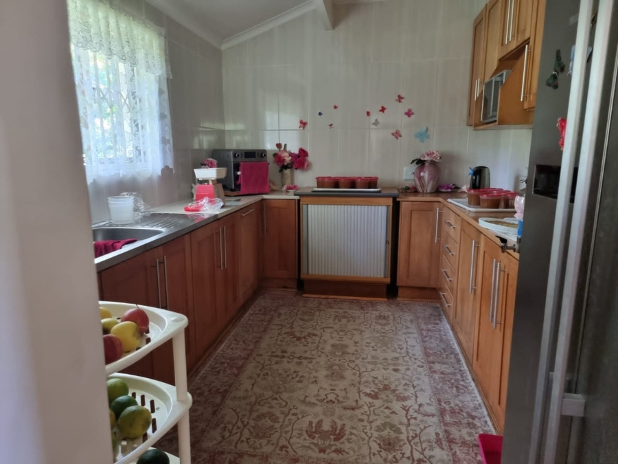 5 Bedroom Property for Sale in Umtentweni KwaZulu-Natal