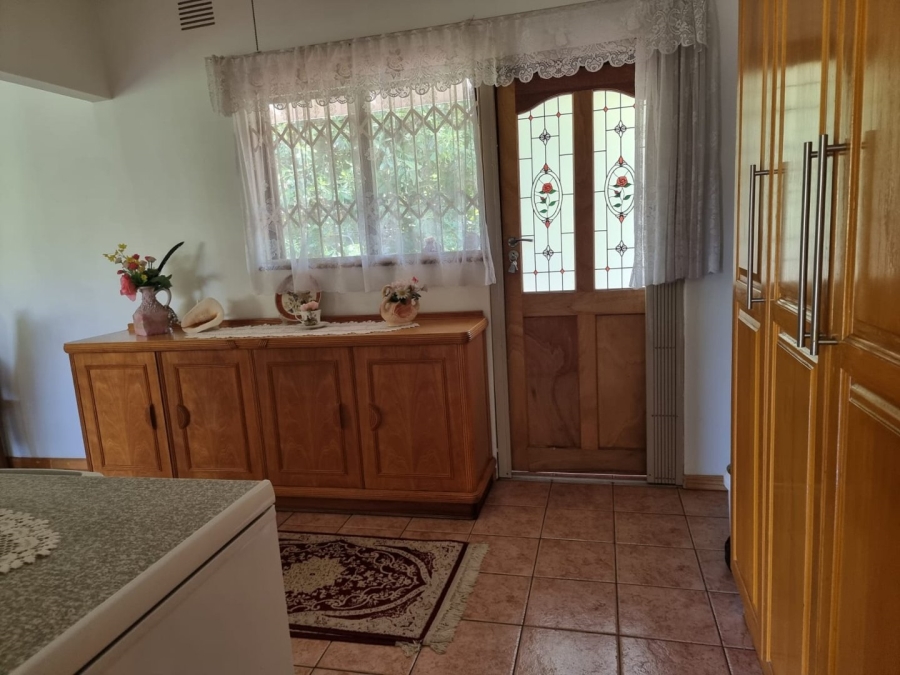 5 Bedroom Property for Sale in Umtentweni KwaZulu-Natal