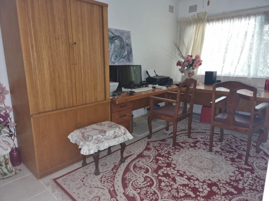 5 Bedroom Property for Sale in Umtentweni KwaZulu-Natal