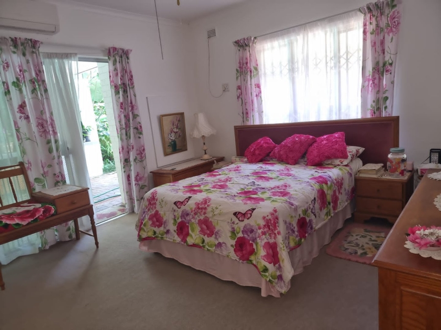 5 Bedroom Property for Sale in Umtentweni KwaZulu-Natal
