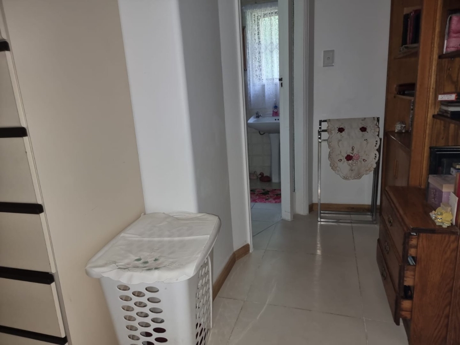 5 Bedroom Property for Sale in Umtentweni KwaZulu-Natal