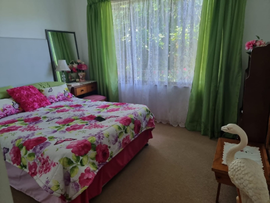 5 Bedroom Property for Sale in Umtentweni KwaZulu-Natal