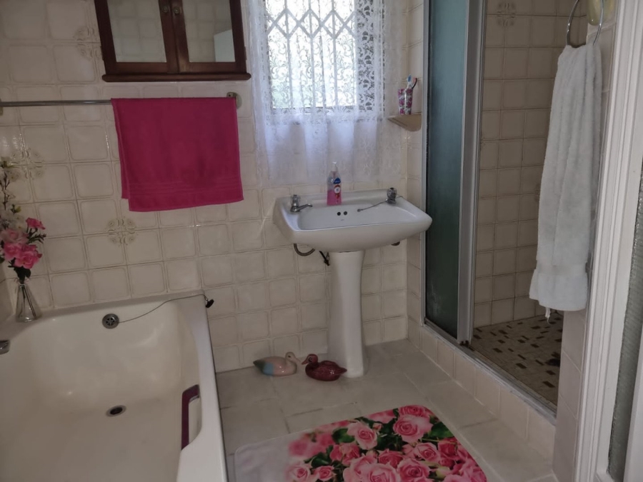 5 Bedroom Property for Sale in Umtentweni KwaZulu-Natal
