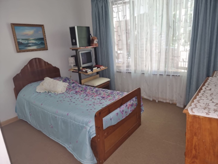 5 Bedroom Property for Sale in Umtentweni KwaZulu-Natal