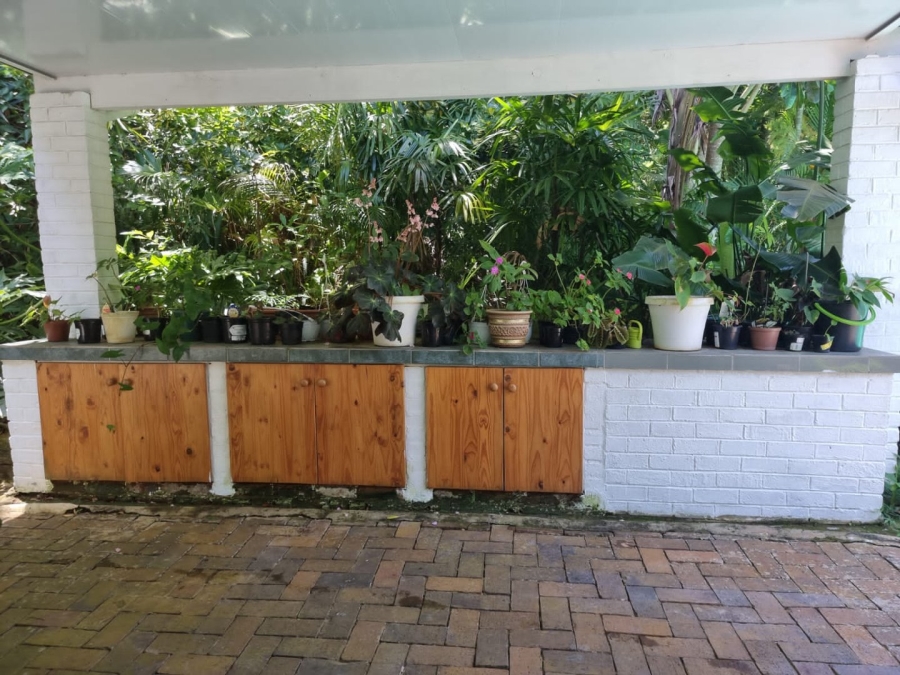 5 Bedroom Property for Sale in Umtentweni KwaZulu-Natal