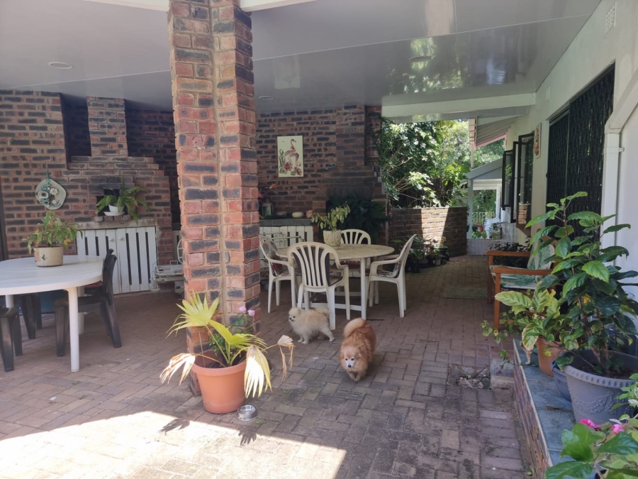 5 Bedroom Property for Sale in Umtentweni KwaZulu-Natal
