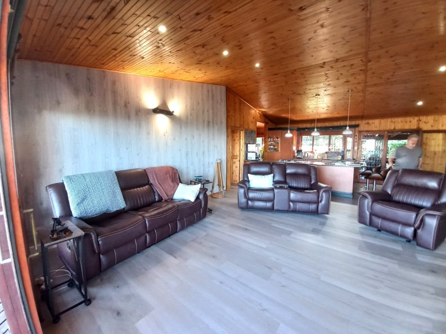 5 Bedroom Property for Sale in Southport KwaZulu-Natal