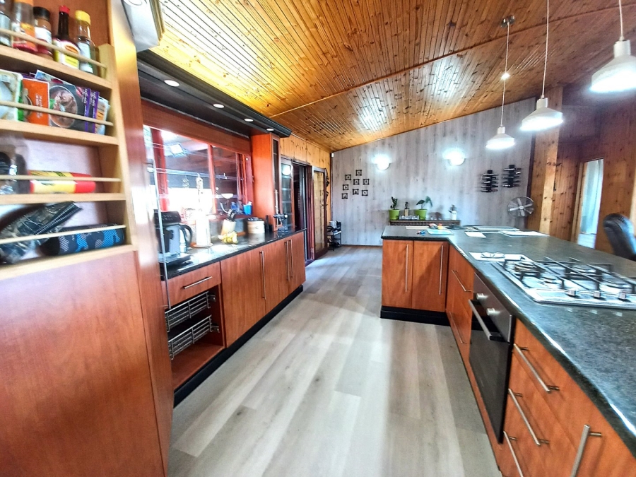 5 Bedroom Property for Sale in Southport KwaZulu-Natal