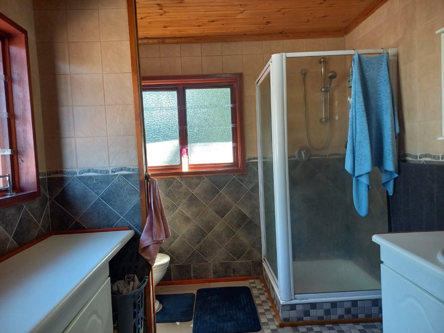 5 Bedroom Property for Sale in Southport KwaZulu-Natal