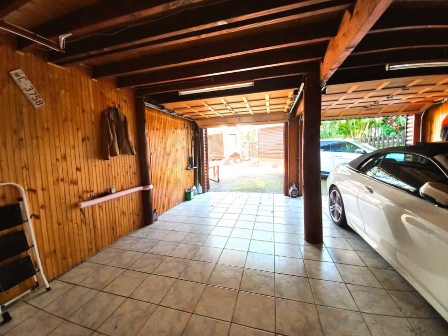 5 Bedroom Property for Sale in Southport KwaZulu-Natal