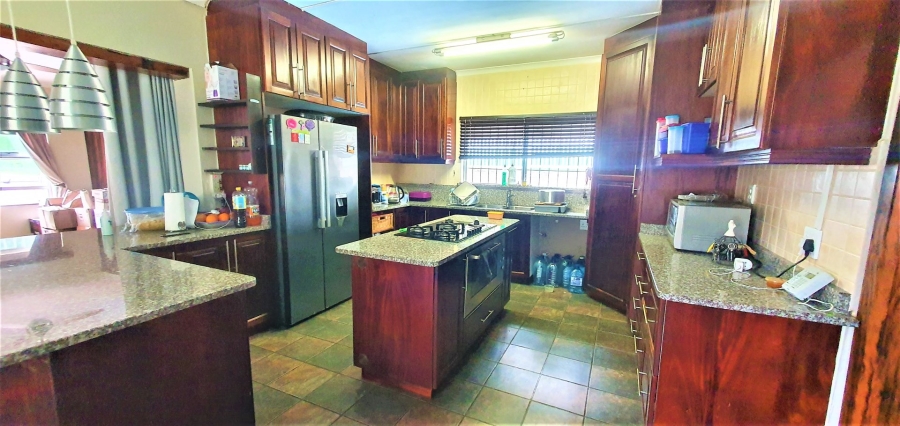 4 Bedroom Property for Sale in Umtentweni KwaZulu-Natal