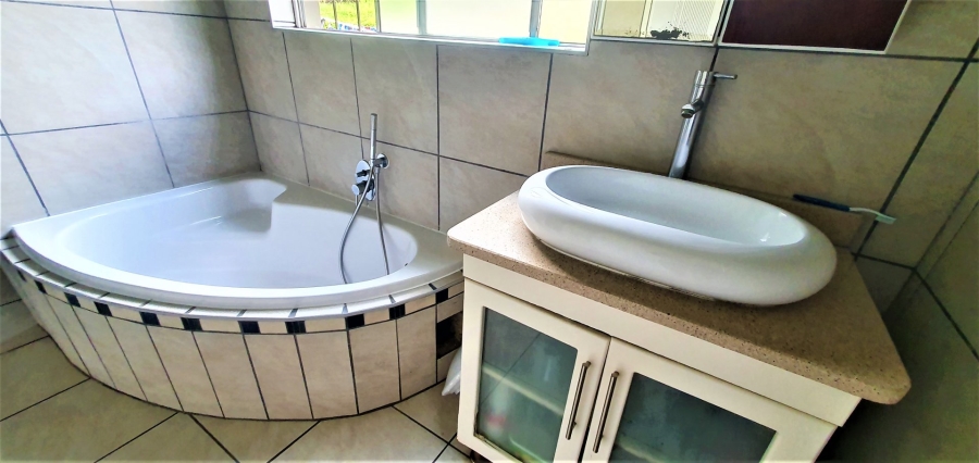 4 Bedroom Property for Sale in Umtentweni KwaZulu-Natal