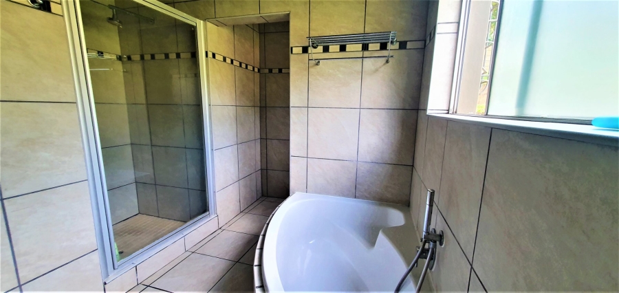 4 Bedroom Property for Sale in Umtentweni KwaZulu-Natal