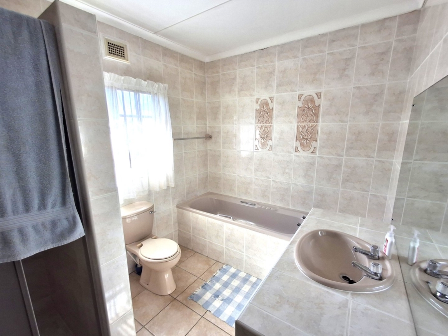 3 Bedroom Property for Sale in Port Edward KwaZulu-Natal