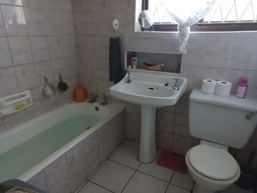 8 Bedroom Property for Sale in Margate KwaZulu-Natal