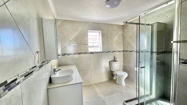 5 Bedroom Property for Sale in St Michaels On Sea KwaZulu-Natal