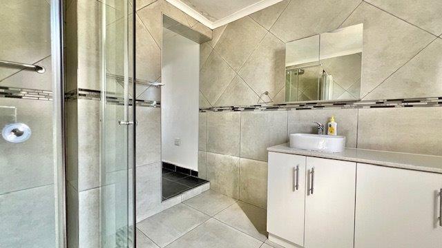 5 Bedroom Property for Sale in St Michaels On Sea KwaZulu-Natal