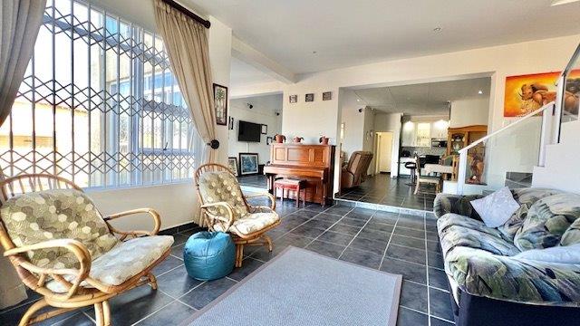 5 Bedroom Property for Sale in St Michaels On Sea KwaZulu-Natal