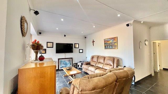 5 Bedroom Property for Sale in St Michaels On Sea KwaZulu-Natal
