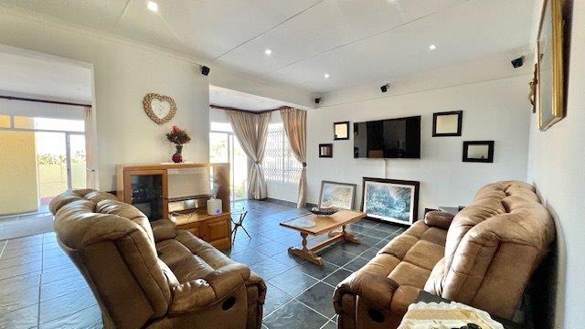 5 Bedroom Property for Sale in St Michaels On Sea KwaZulu-Natal