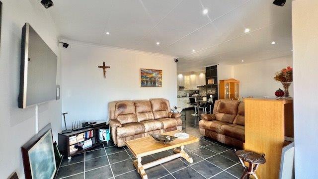 5 Bedroom Property for Sale in St Michaels On Sea KwaZulu-Natal