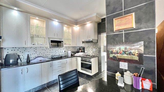 5 Bedroom Property for Sale in St Michaels On Sea KwaZulu-Natal
