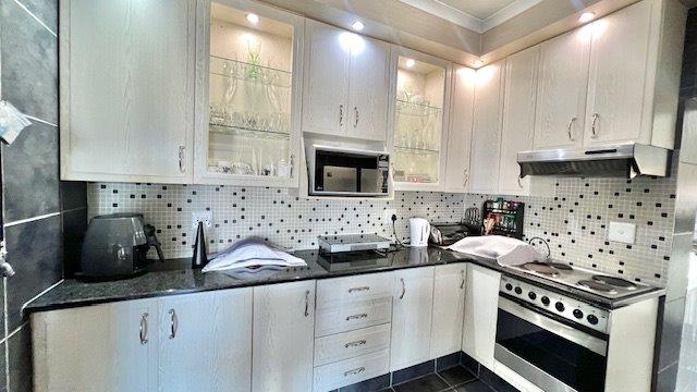 5 Bedroom Property for Sale in St Michaels On Sea KwaZulu-Natal