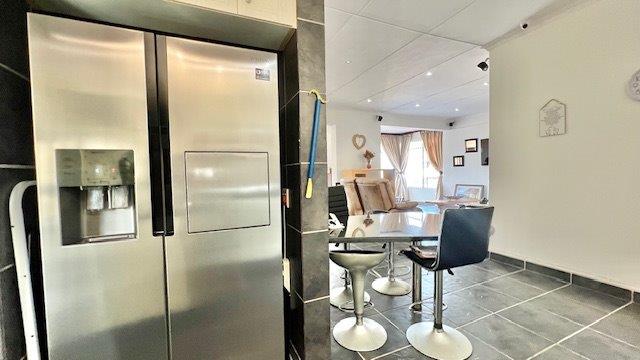 5 Bedroom Property for Sale in St Michaels On Sea KwaZulu-Natal