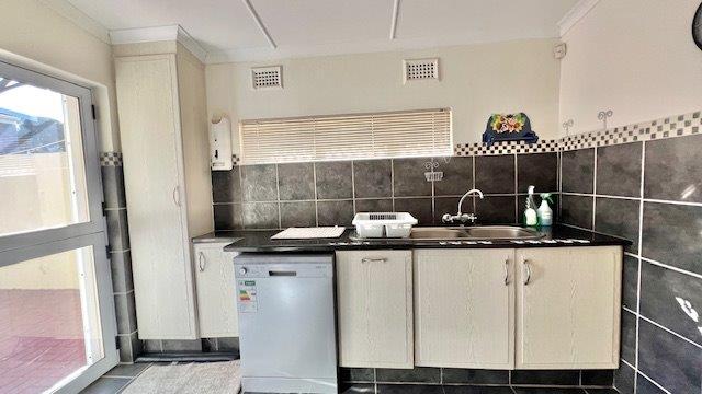 5 Bedroom Property for Sale in St Michaels On Sea KwaZulu-Natal