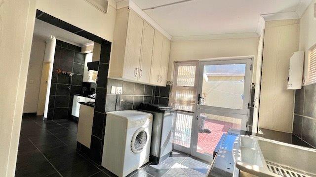 5 Bedroom Property for Sale in St Michaels On Sea KwaZulu-Natal