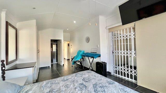 5 Bedroom Property for Sale in St Michaels On Sea KwaZulu-Natal