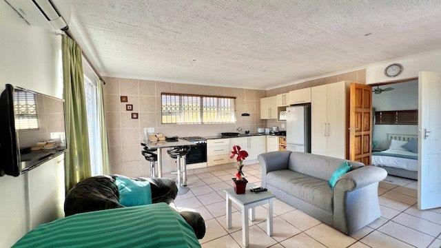 5 Bedroom Property for Sale in St Michaels On Sea KwaZulu-Natal