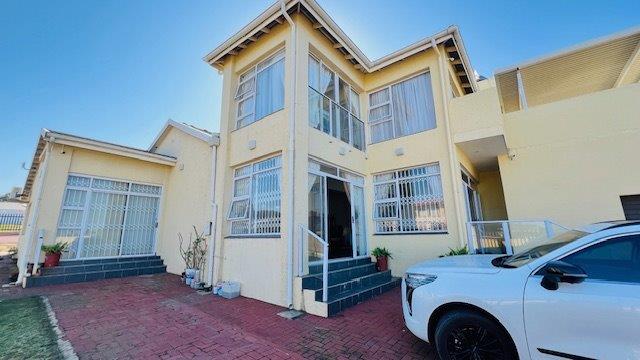 5 Bedroom Property for Sale in St Michaels On Sea KwaZulu-Natal