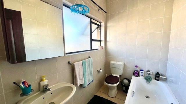 2 Bedroom Property for Sale in Uvongo KwaZulu-Natal