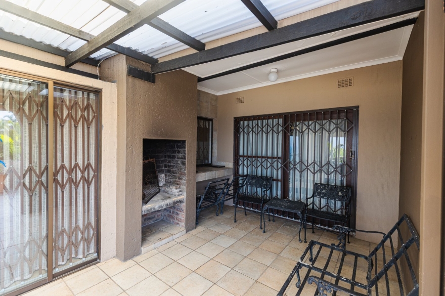 4 Bedroom Property for Sale in Manaba Beach KwaZulu-Natal
