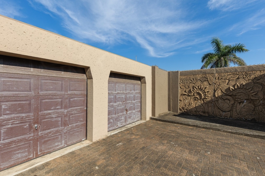 4 Bedroom Property for Sale in Manaba Beach KwaZulu-Natal