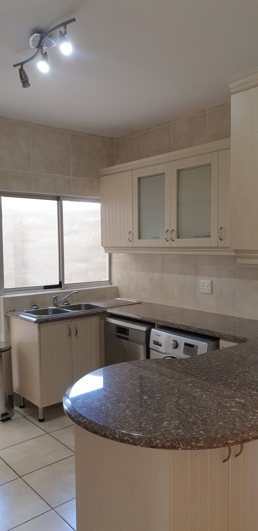 To Let 3 Bedroom Property for Rent in Umhlanga KwaZulu-Natal